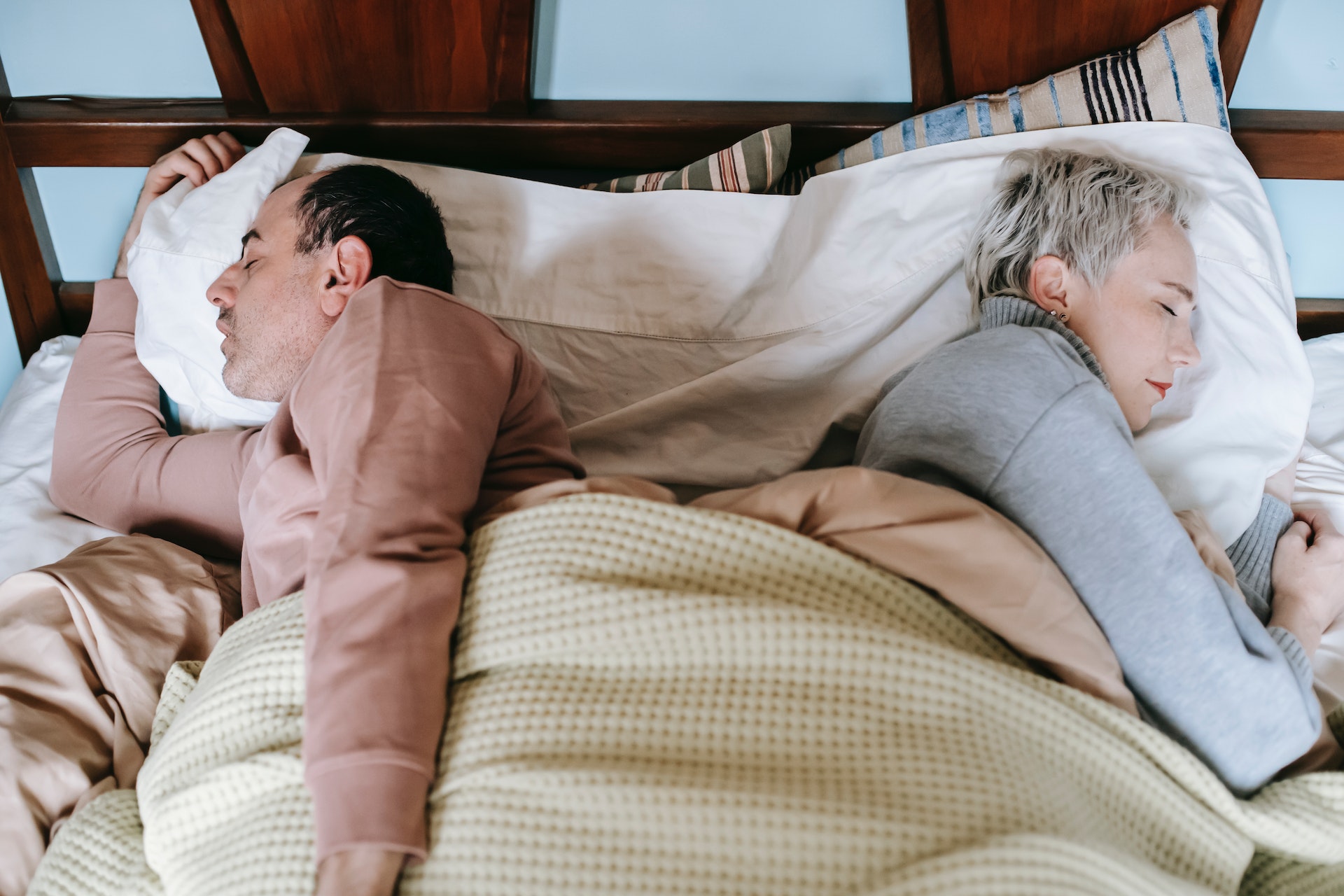 Couple sleeping on their sides to help prevent snoring